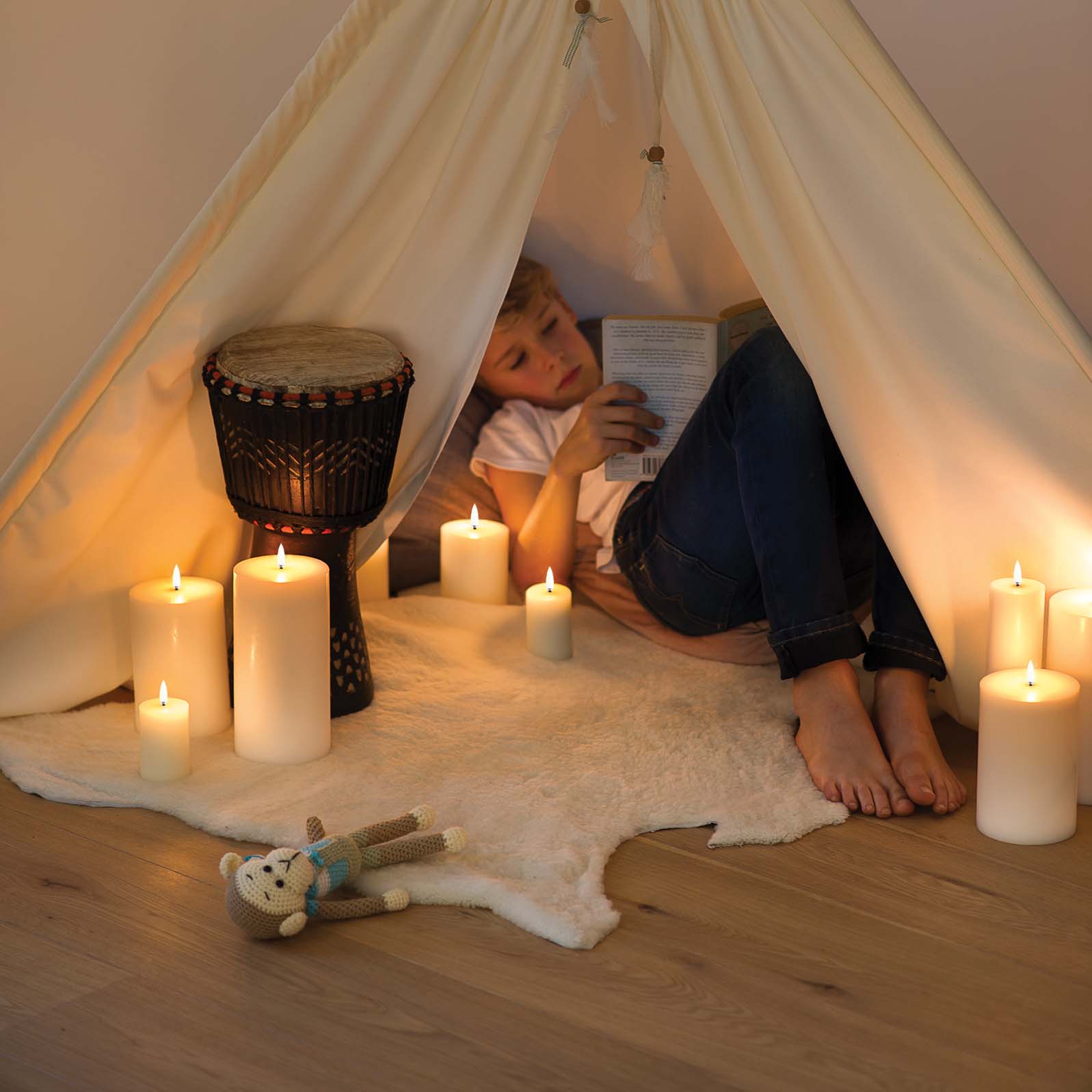 Uyuni candle lifestyle image